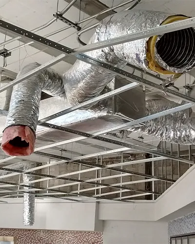 Ductería instalada en plafón